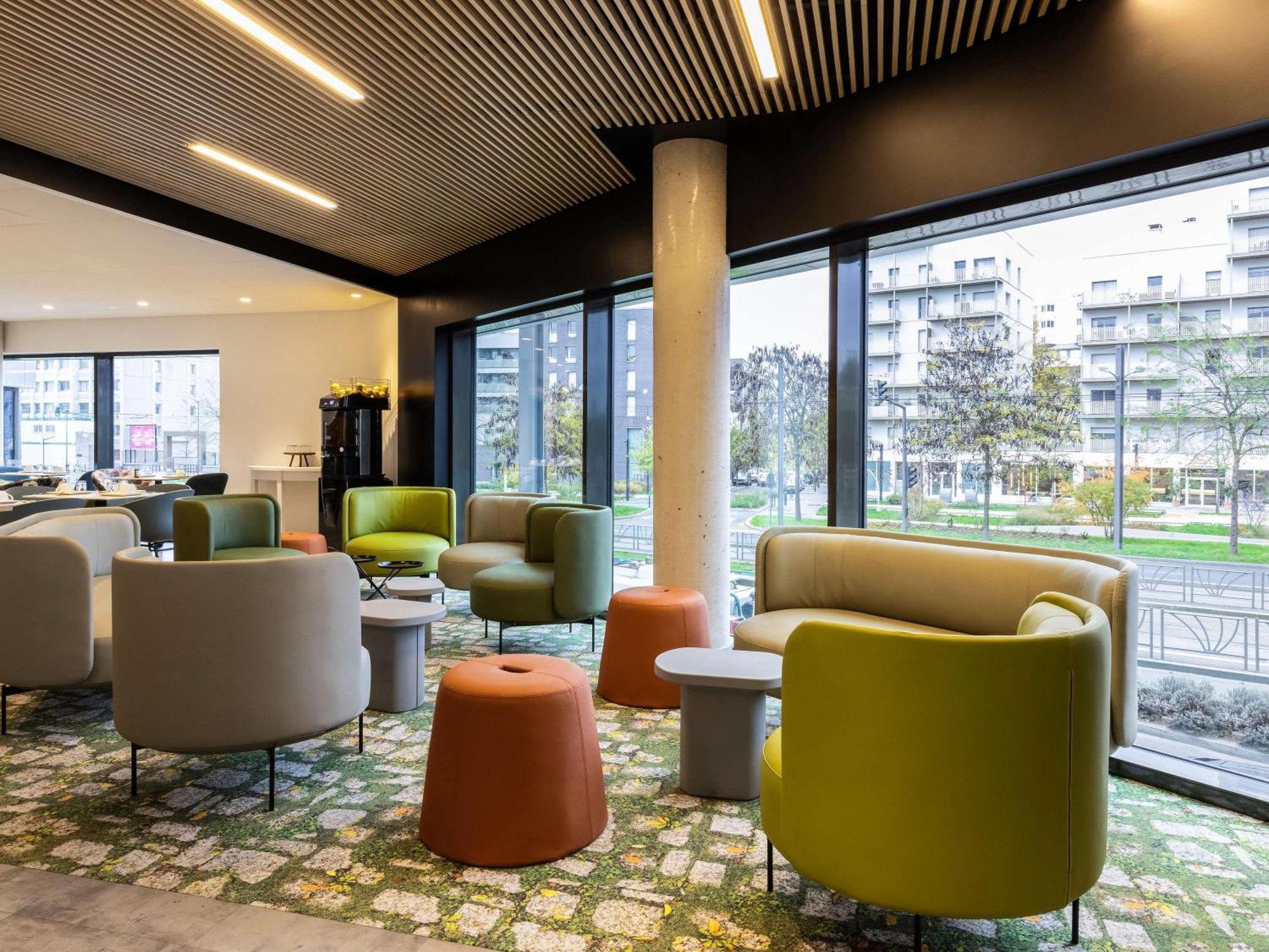 Hotel Ibis Styles Bezons Paris La Defense Exterior foto
