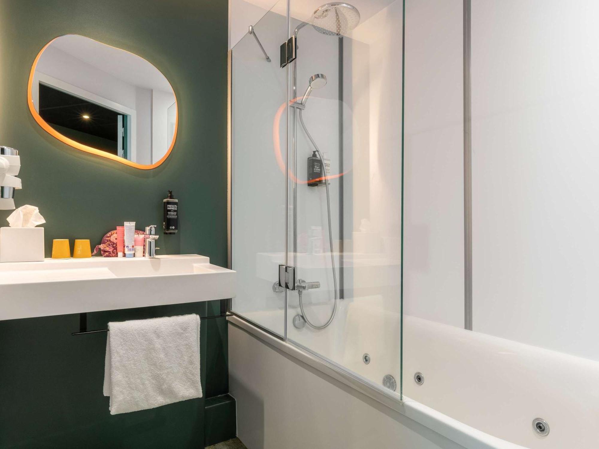 Hotel Ibis Styles Bezons Paris La Defense Exterior foto