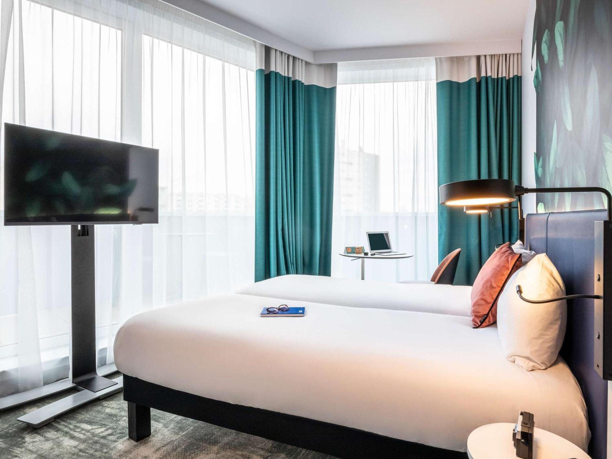 Hotel Ibis Styles Bezons Paris La Defense Exterior foto